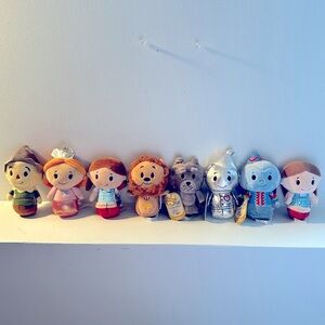 Whimsical set of 8 Wizard of Oz Hallmark itty bitty’s 🦁 🐶 👧